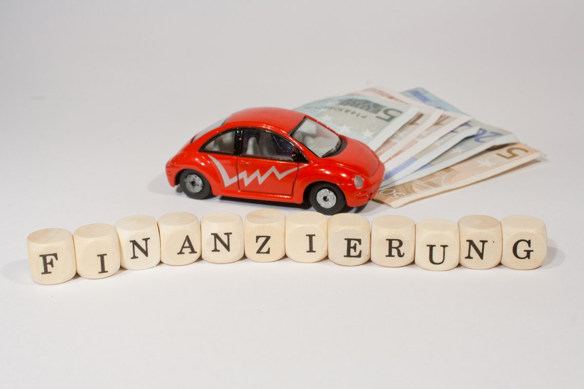 Nicht immer läuft eine gewünschte Autofinanzierung bei der Bank einfach und reibungslos; Berufsanfänger und Selbstständige bekommen mitunter eine Absage. Dann sind alternative Wege zum Autokredit gefragt. (© Sandy1983 / Fotolia)